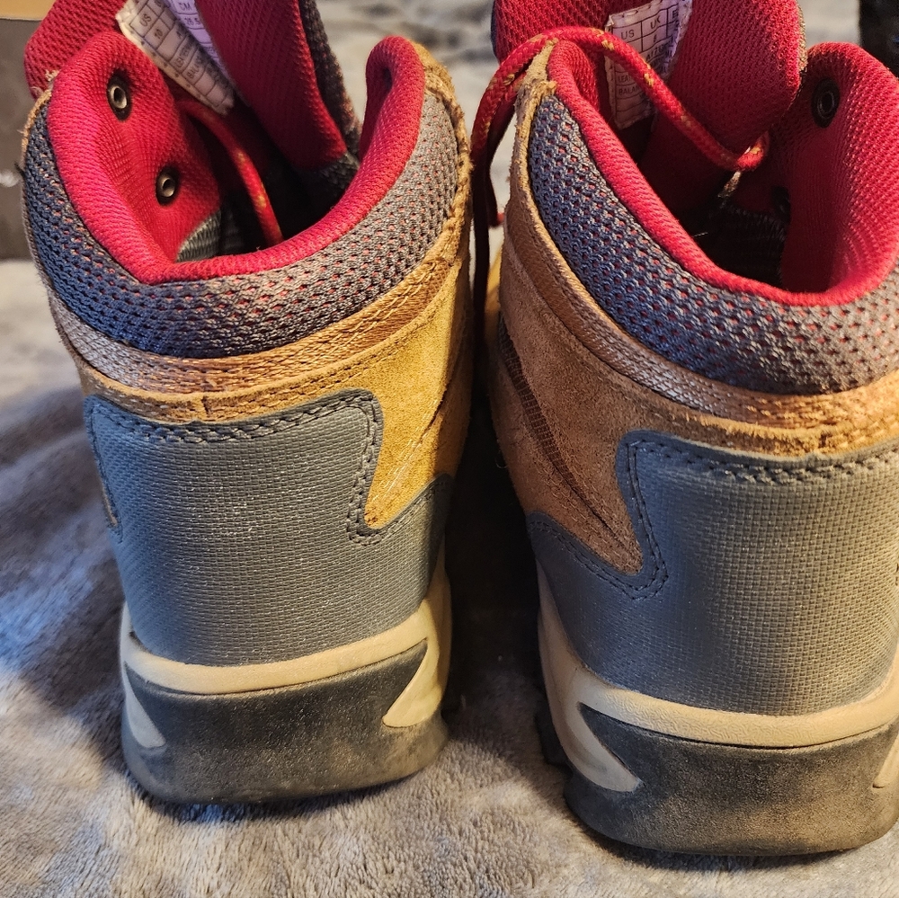 BearPaw Tan and Red Women' Boots 10M - Picture 7 of 8